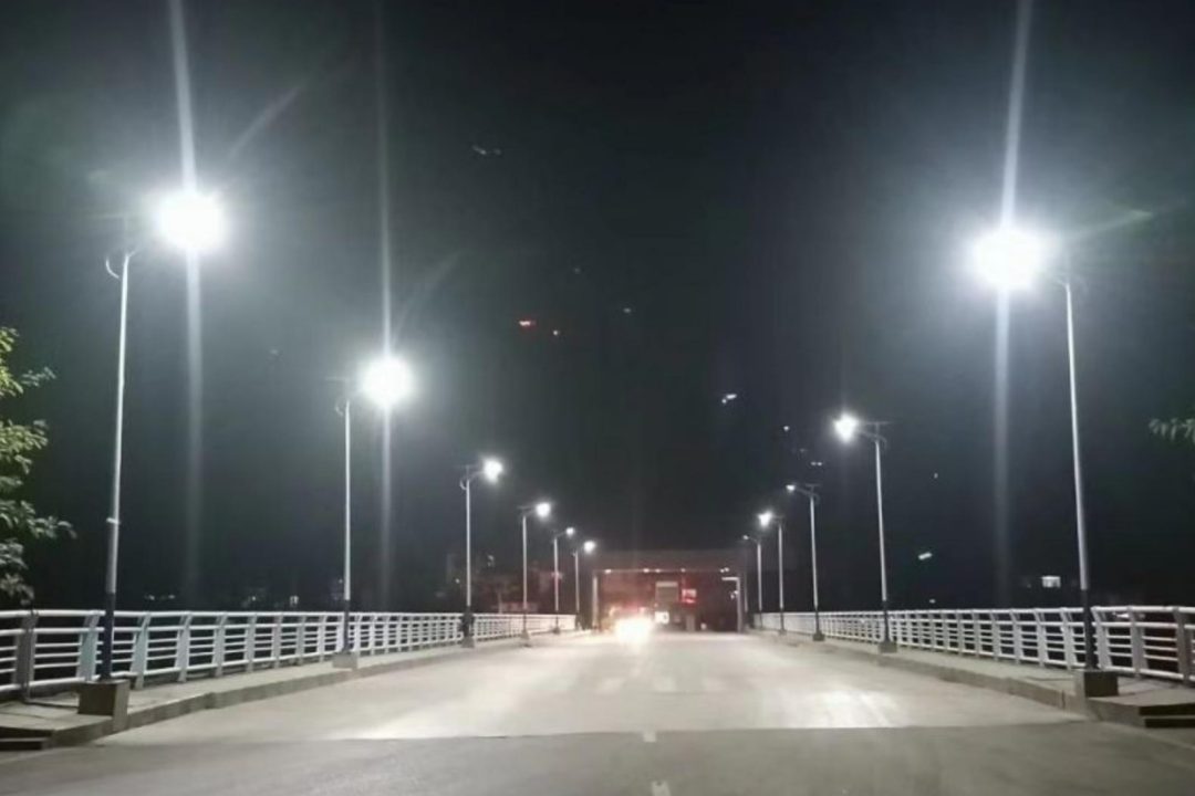 Malaysia Kota Seriemas Surge-Protected Solar Lighting Night-time roadway illumination from Nova Series solar street lights equipped with 20KV surge protection in Kota Seriemas, Malaysia.